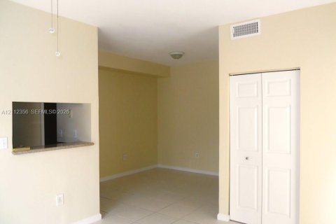 Condo in Pembroke Pines, Florida, 2 bedrooms № 2434396 - photo 8