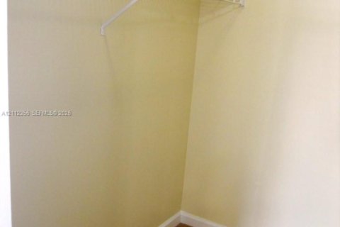Condo in Pembroke Pines, Florida, 2 bedrooms № 2434396 - photo 16