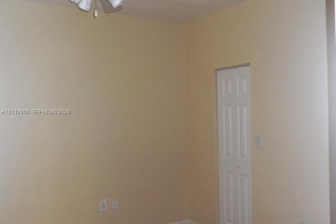 Condo in Pembroke Pines, Florida, 2 bedrooms № 2434396 - photo 11