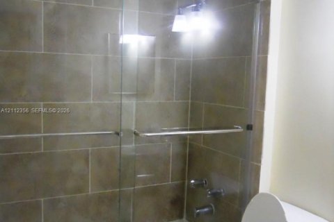 Condo in Pembroke Pines, Florida, 2 bedrooms № 2434396 - photo 19
