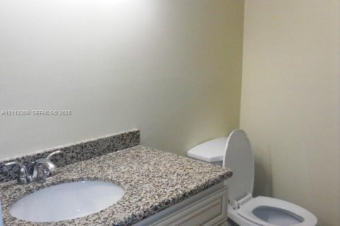 Condo in Pembroke Pines, Florida, 2 bedrooms № 2434396 - photo 13