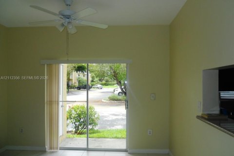 Condo in Pembroke Pines, Florida, 2 bedrooms № 2434396 - photo 18