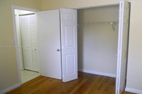 Condo in Pembroke Pines, Florida, 2 bedrooms № 2434396 - photo 23
