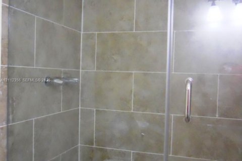 Condo in Pembroke Pines, Florida, 2 bedrooms № 2434396 - photo 14