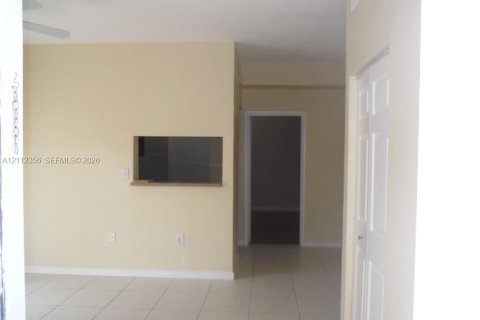 Condo in Pembroke Pines, Florida, 2 bedrooms № 2434396 - photo 6