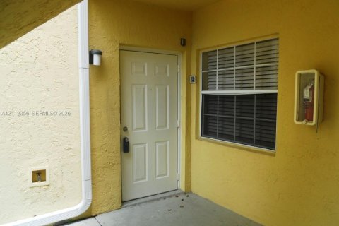 Condo in Pembroke Pines, Florida, 2 bedrooms № 2434396 - photo 5