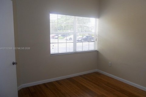 Condo in Pembroke Pines, Florida, 2 bedrooms № 2434396 - photo 17