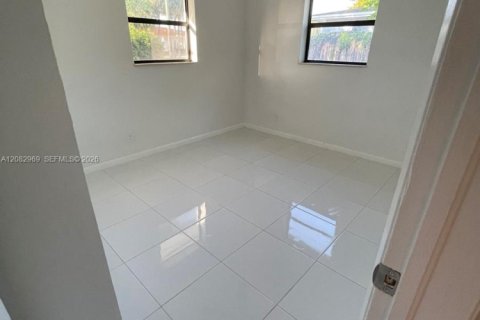 Villa ou maison à vendre à Margate, Floride: 4 chambres, 92.62 m2 № 2381888 - photo 5