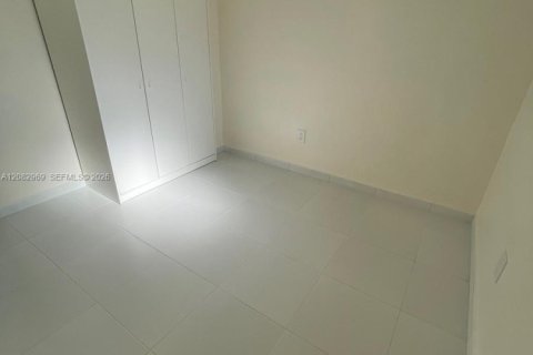 Villa ou maison à vendre à Margate, Floride: 4 chambres, 92.62 m2 № 2381888 - photo 8