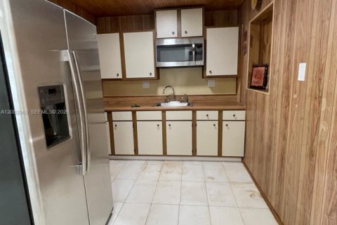 Villa ou maison à vendre à Margate, Floride: 4 chambres, 92.62 m2 № 2381888 - photo 9