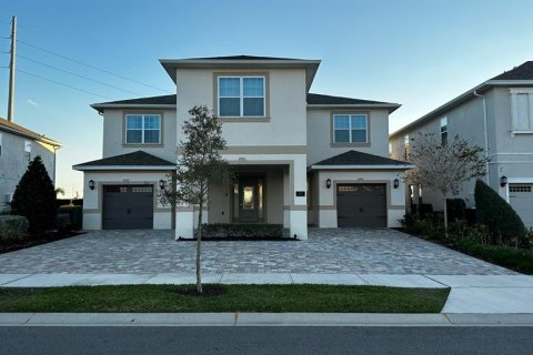 House in Kissimmee, Florida 12 bedrooms, 590.02 sq.m. № 2353370