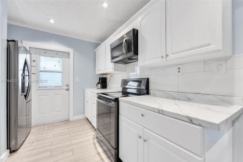 Villa ou maison à vendre à Oakland Park, Floride: 3 chambres, 96.25 m2 № 1999142 - photo 2