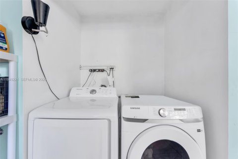 Villa ou maison à vendre à Oakland Park, Floride: 3 chambres, 96.25 m2 № 1999142 - photo 25