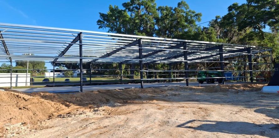 Commercial property in Belleview, Florida № 2157079