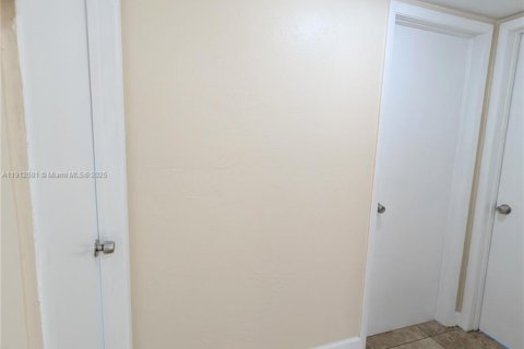 Снять в аренду кондоминиум в Майами-Лейкс, Флорида 2 спальни, 118.91м2, № 1969092 - фото 9