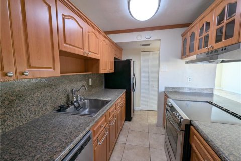 Снять в аренду кондоминиум в Майами-Лейкс, Флорида 2 спальни, 118.91м2, № 1969092 - фото 8