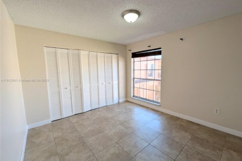 Снять в аренду кондоминиум в Майами-Лейкс, Флорида 2 спальни, 118.91м2, № 1969092 - фото 16