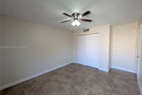 Снять в аренду кондоминиум в Майами-Лейкс, Флорида 2 спальни, 118.91м2, № 1969092 - фото 19