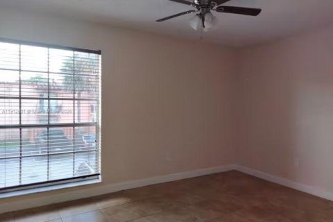 Снять в аренду кондоминиум в Майами-Лейкс, Флорида 2 спальни, 118.91м2, № 1969092 - фото 6