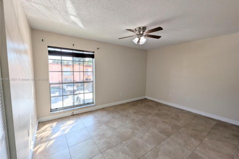 Снять в аренду кондоминиум в Майами-Лейкс, Флорида 2 спальни, 118.91м2, № 1969092 - фото 12