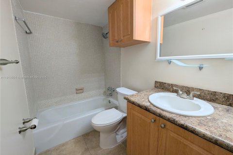 Снять в аренду кондоминиум в Майами-Лейкс, Флорида 2 спальни, 118.91м2, № 1969092 - фото 15