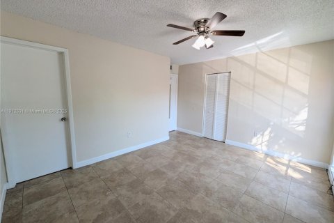 Снять в аренду кондоминиум в Майами-Лейкс, Флорида 2 спальни, 118.91м2, № 1969092 - фото 13