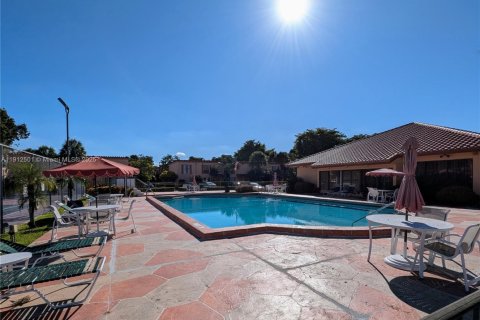 Снять в аренду кондоминиум в Майами-Лейкс, Флорида 2 спальни, 118.91м2, № 1969092 - фото 21