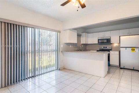 Touwnhouse à vendre à Miami, Floride: 3 chambres, 117.06 m2 № 2007469 - photo 9