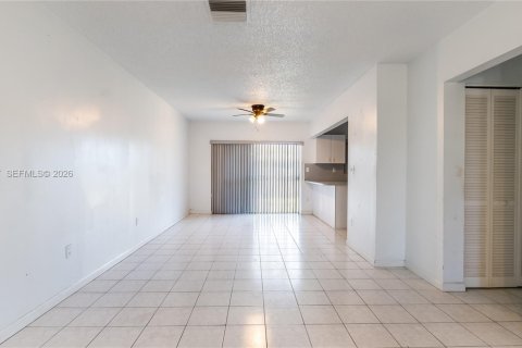Touwnhouse à vendre à Miami, Floride: 3 chambres, 117.06 m2 № 2007469 - photo 7