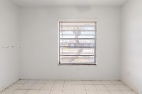 Touwnhouse à vendre à Miami, Floride: 3 chambres, 117.06 m2 № 2007469 - photo 18