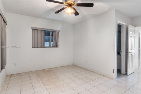 Touwnhouse à vendre à Miami, Floride: 3 chambres, 117.06 m2 № 2007469 - photo 22