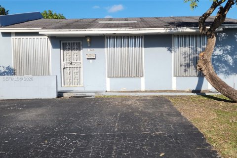 Touwnhouse à vendre à Miami, Floride: 3 chambres, 117.06 m2 № 2007469 - photo 2