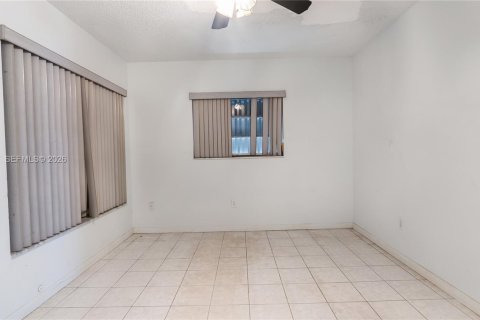 Touwnhouse à vendre à Miami, Floride: 3 chambres, 117.06 m2 № 2007469 - photo 21