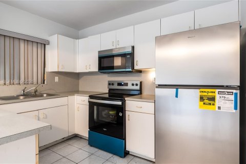 Touwnhouse à vendre à Miami, Floride: 3 chambres, 117.06 m2 № 2007469 - photo 12