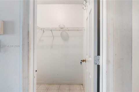 Touwnhouse à vendre à Miami, Floride: 3 chambres, 117.06 m2 № 2007469 - photo 24