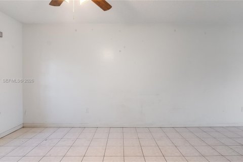 Touwnhouse à vendre à Miami, Floride: 3 chambres, 117.06 m2 № 2007469 - photo 6