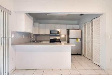 Touwnhouse à vendre à Miami, Floride: 3 chambres, 117.06 m2 № 2007469 - photo 10