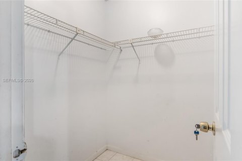 Touwnhouse à vendre à Miami, Floride: 3 chambres, 117.06 m2 № 2007469 - photo 25