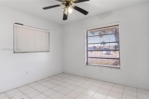 Touwnhouse à vendre à Miami, Floride: 3 chambres, 117.06 m2 № 2007469 - photo 17