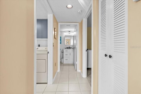 Condo in Bradenton, Florida, 2 bedrooms  № 1720440 - photo 23