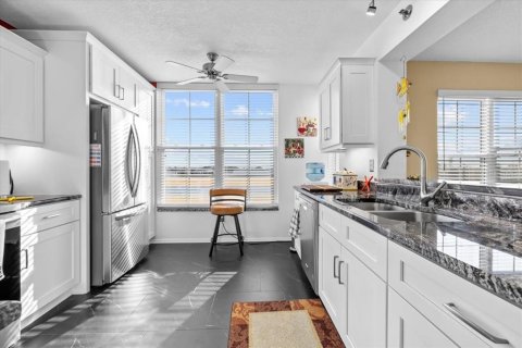 Condo in Bradenton, Florida, 2 bedrooms  № 1720440 - photo 13