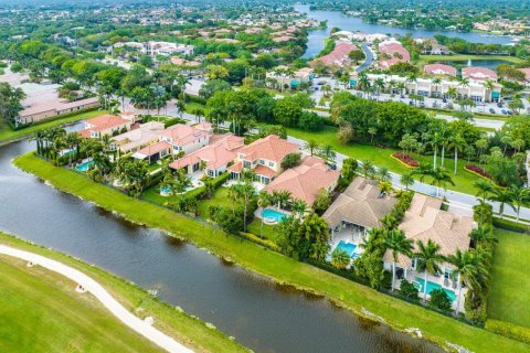 House in Wellington, Florida 6 bedrooms, 404.12 sq.m. № 1074649 - photo 1