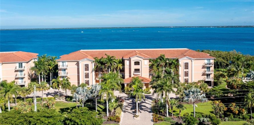 Condo in Punta Gorda, Florida, 3 bedrooms  № 2395787