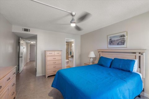 Condo in Saint Pete Beach, Florida, 2 bedrooms  № 1827308 - photo 14