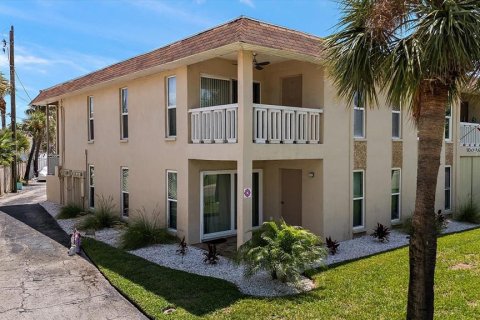 Condo in Saint Pete Beach, Florida, 2 bedrooms  № 1827308 - photo 1
