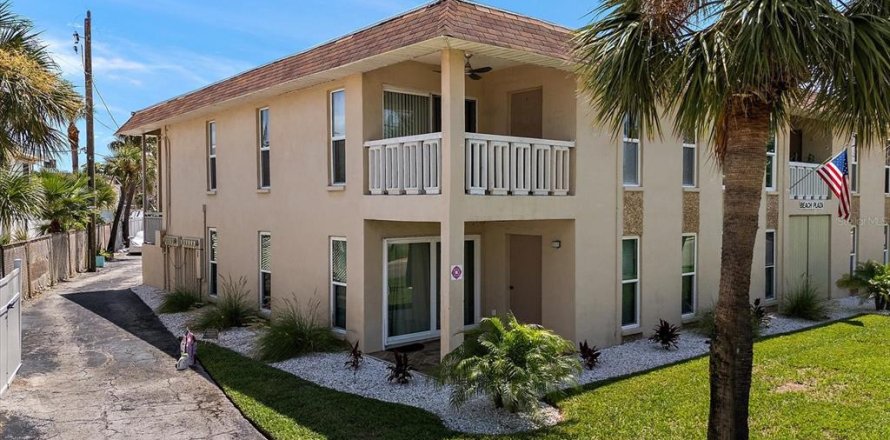 Condo in Saint Pete Beach, Florida, 2 bedrooms № 1827308