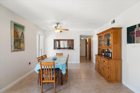 Condo in Saint Pete Beach, Florida, 2 bedrooms  № 1827308 - photo 10