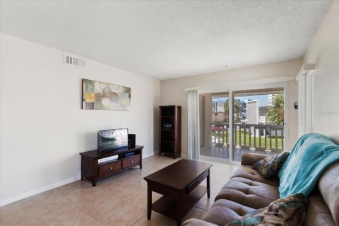 Condo in Saint Pete Beach, Florida, 2 bedrooms  № 1827308 - photo 11