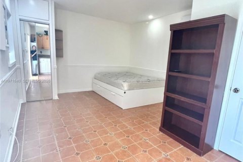 Immobilier commercial à louer à North Miami Beach, Floride: 41.81 m2 № 2042249 - photo 2