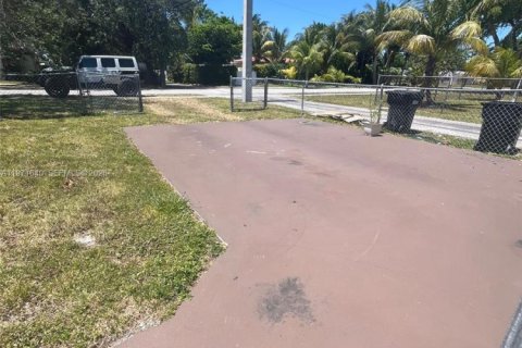 Immobilier commercial à louer à North Miami Beach, Floride: 41.81 m2 № 2042249 - photo 6